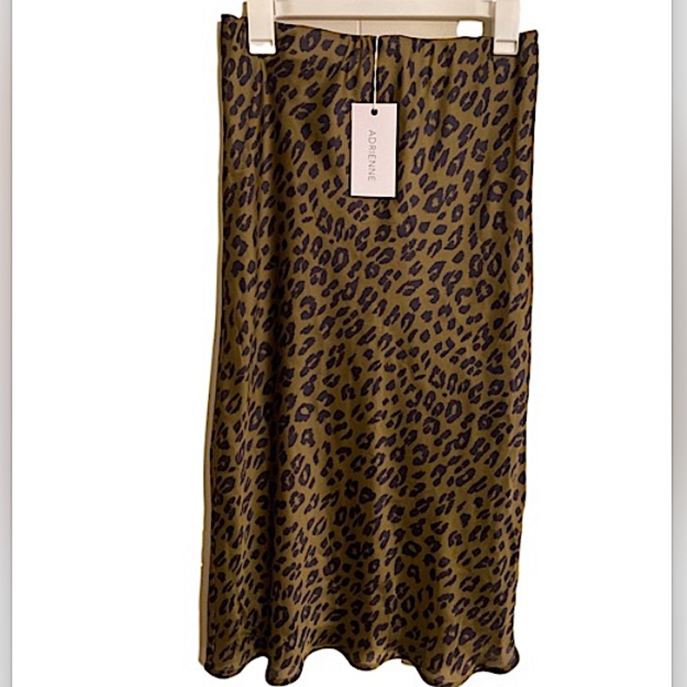 Mid length skirt. Brand new